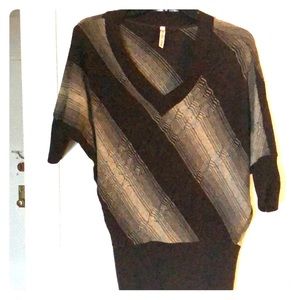 Asymmetrical 3/4 sleeve fall sweater. Size medium